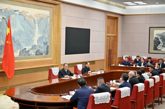 重磅新闻：李强主持召开经济形势专家和企业家座谈会